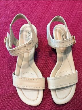 Clarks Collection Desirae Coast Beige Leather Heeled Sandals Size 11